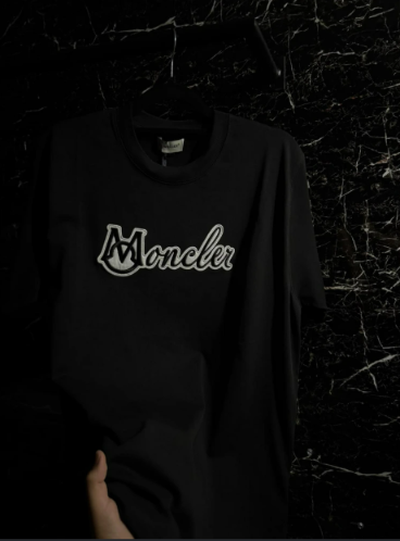 PLAYERA "MONCLER BORDADO"