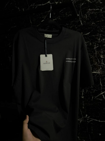 PLAYERA "MONCLER"